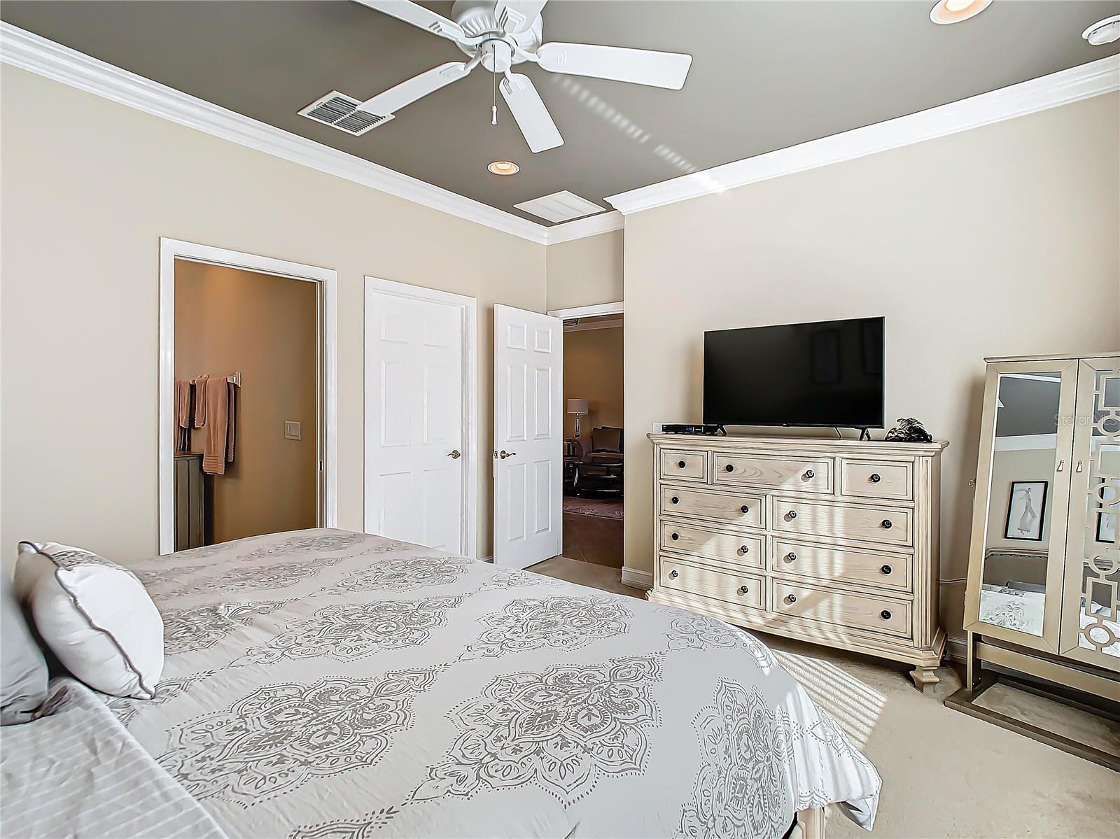 VALENCIA LAKES - Residential