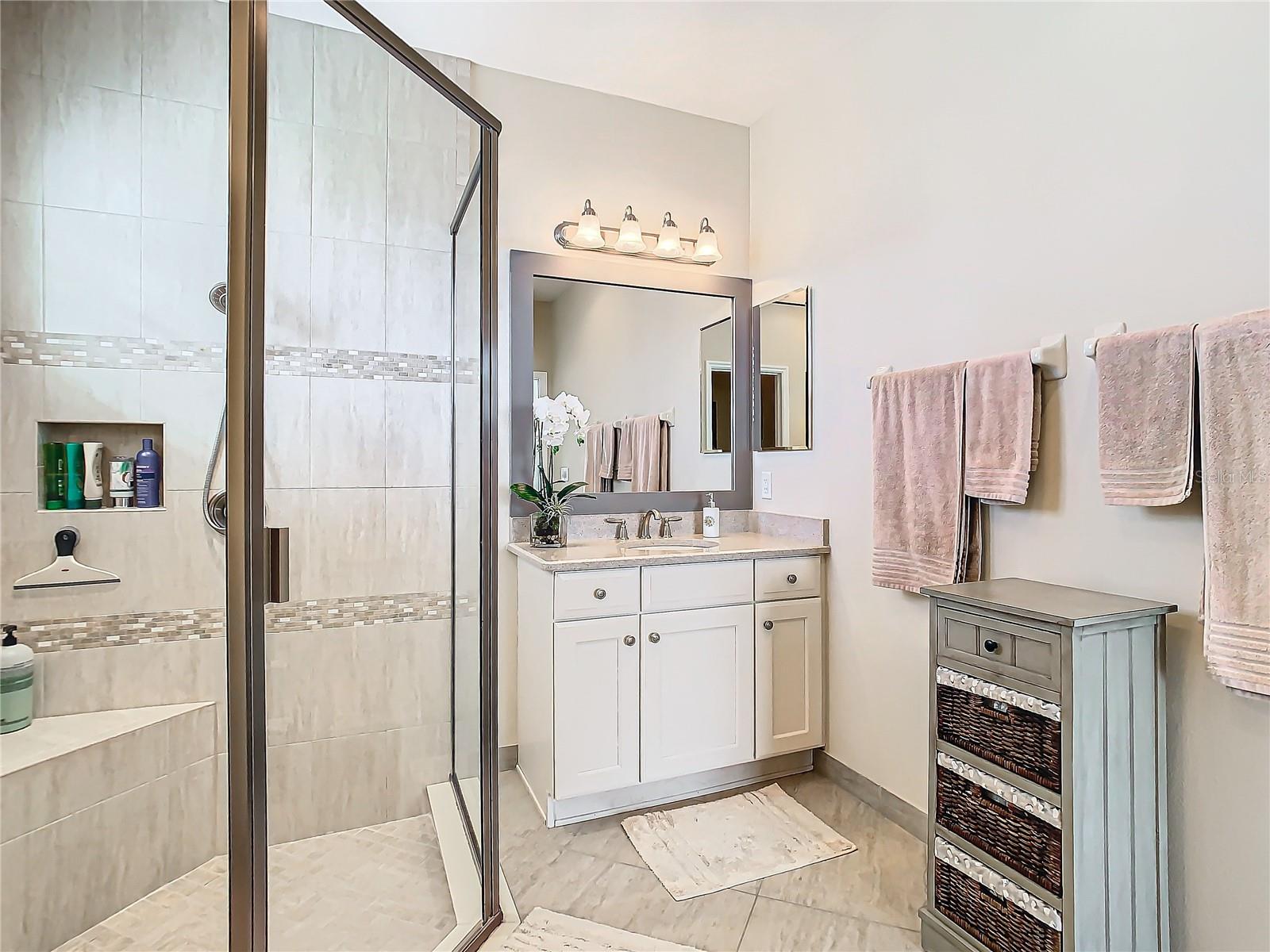 VALENCIA LAKES - Residential