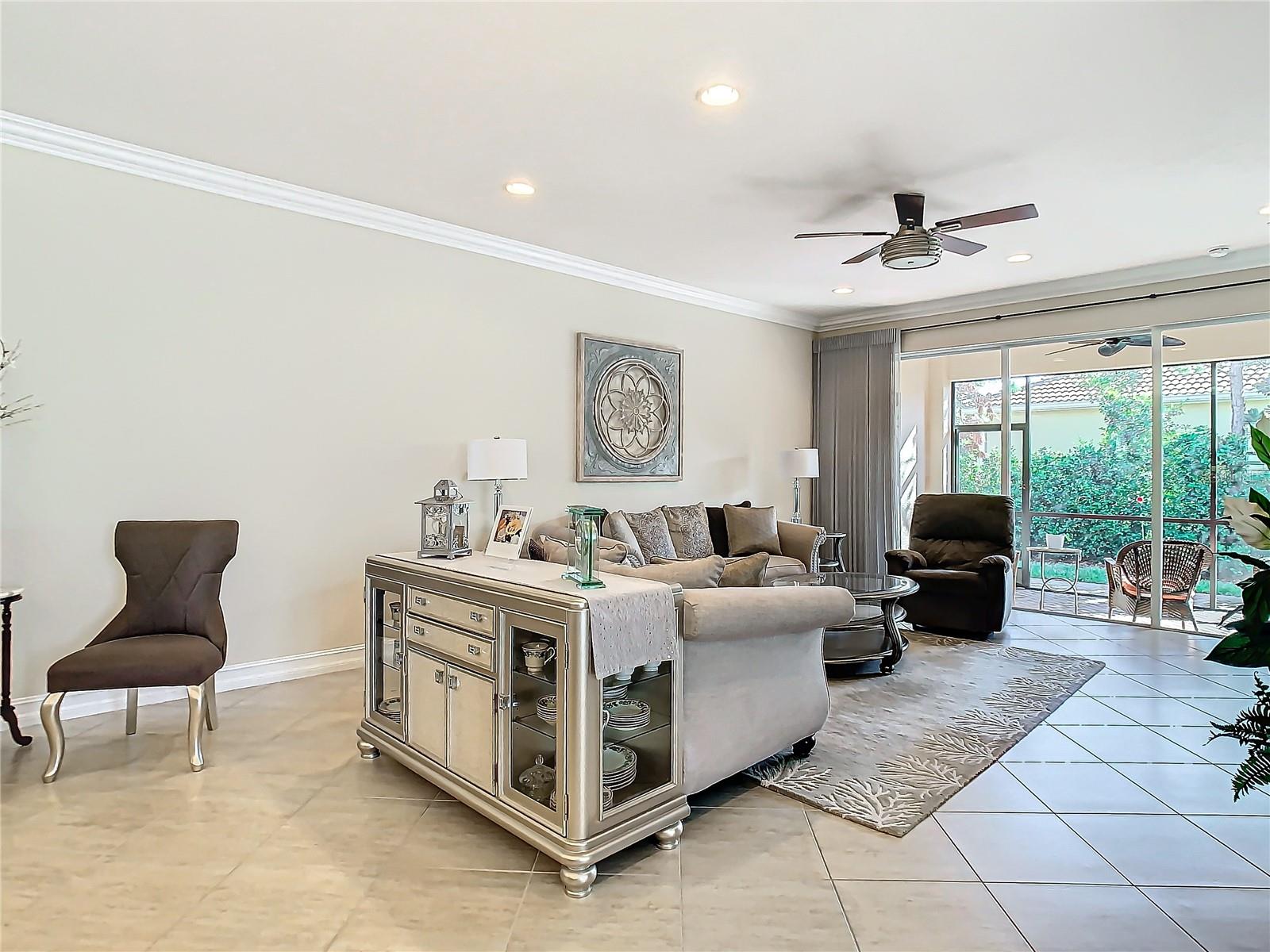 VALENCIA LAKES - Residential