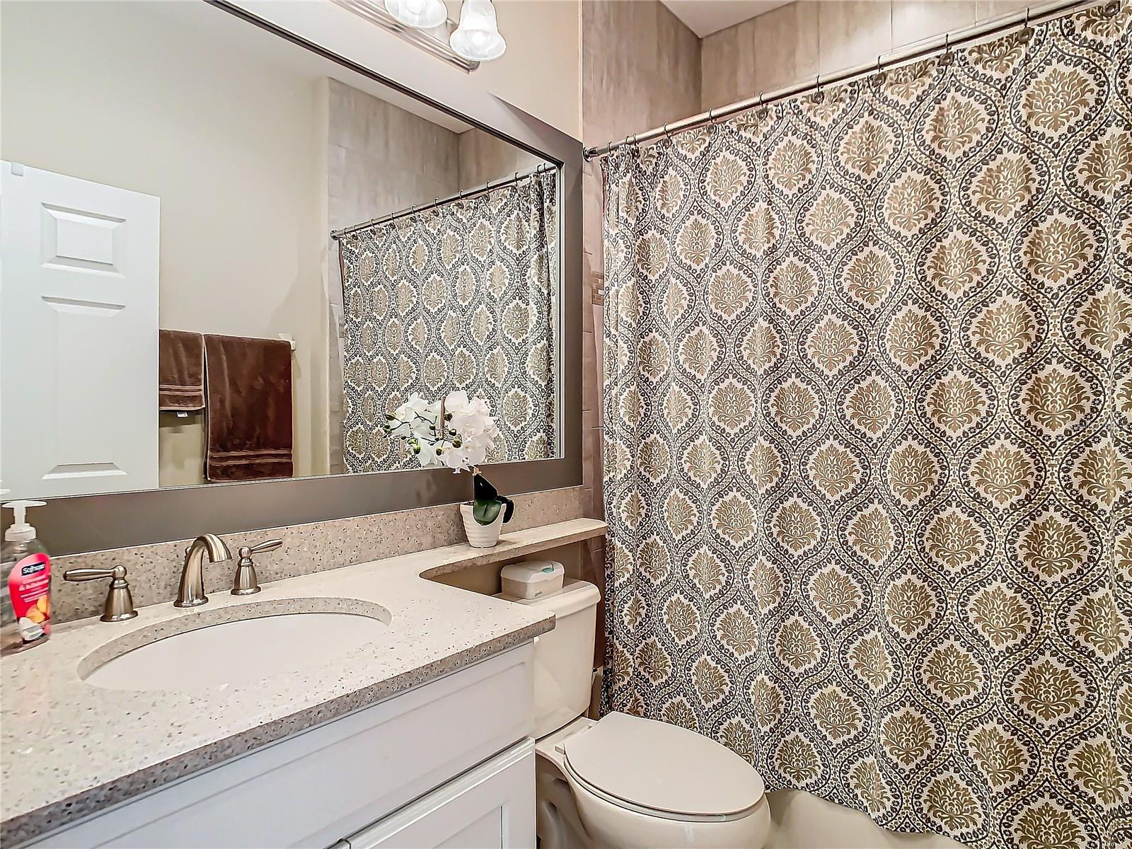 VALENCIA LAKES - Residential