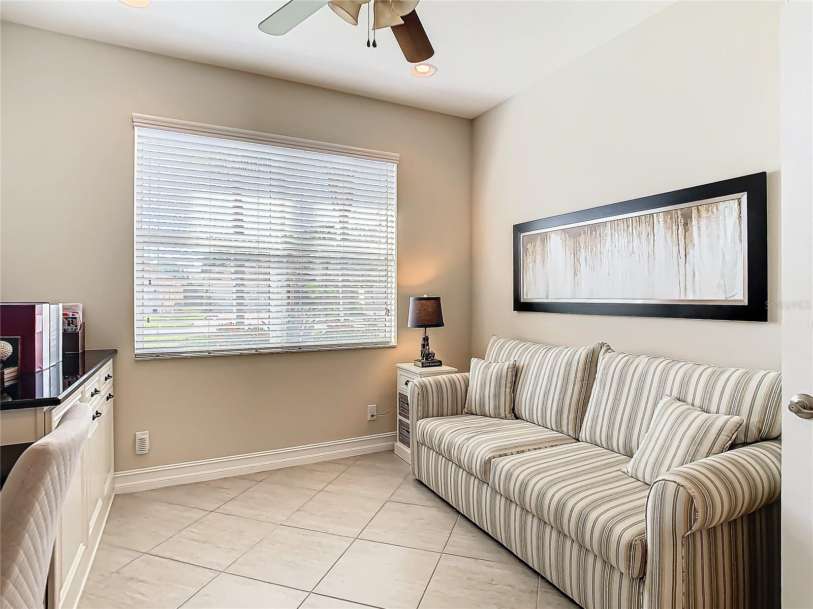 VALENCIA LAKES - Residential