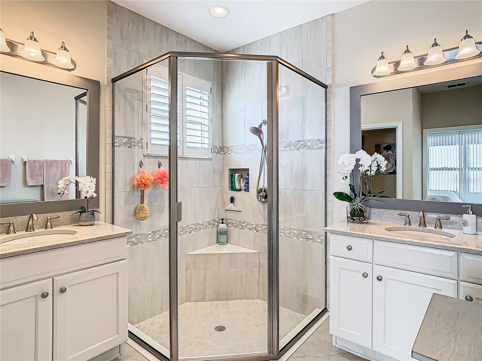 VALENCIA LAKES - Residential