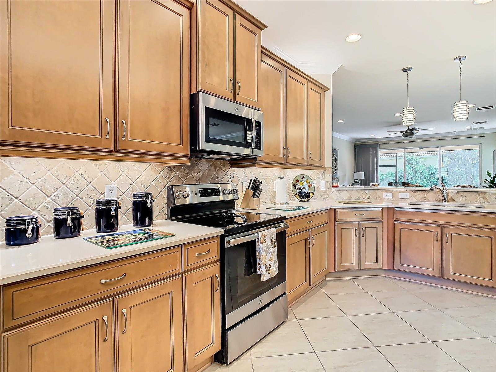 VALENCIA LAKES - Residential