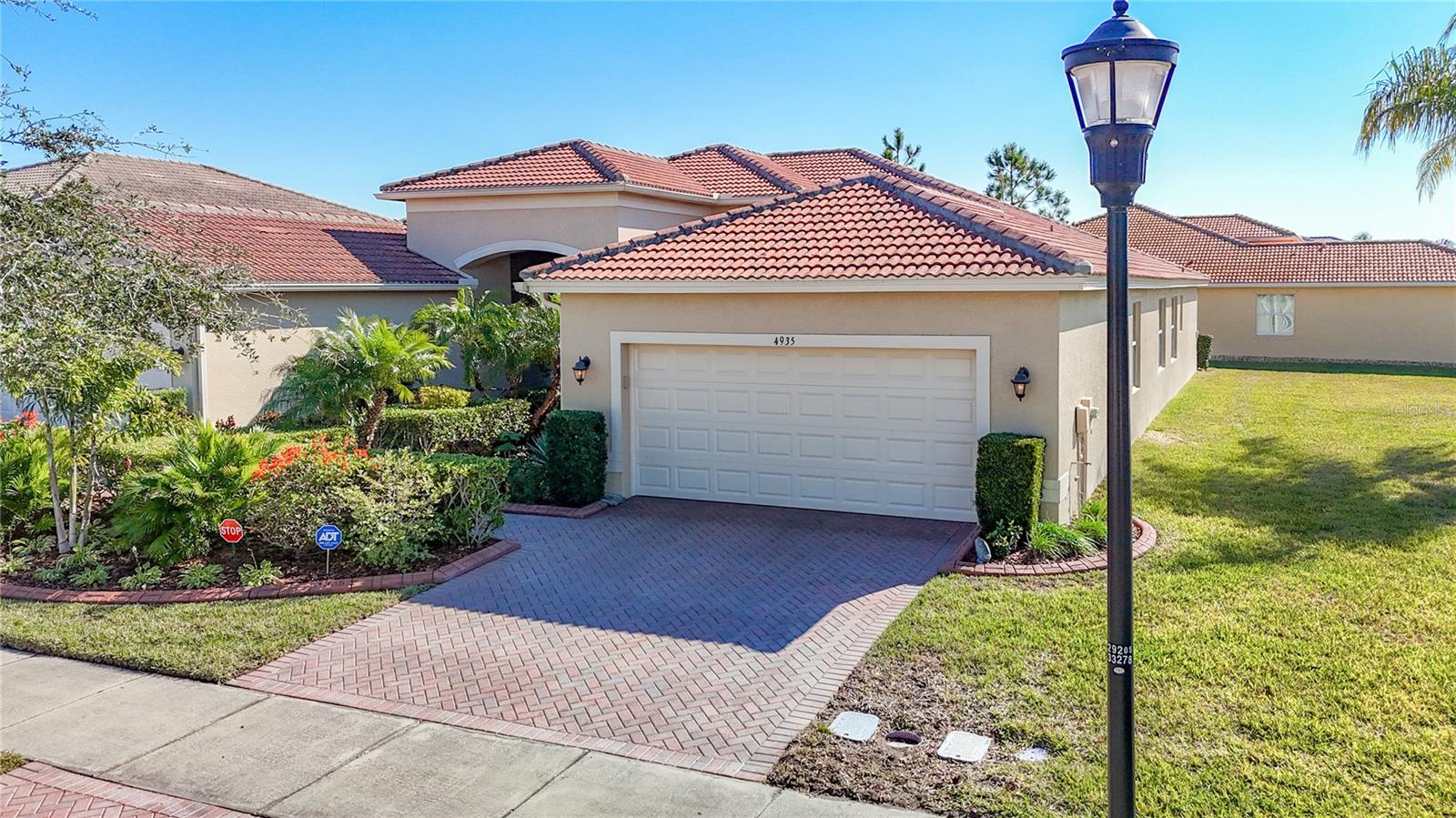VALENCIA LAKES - Residential