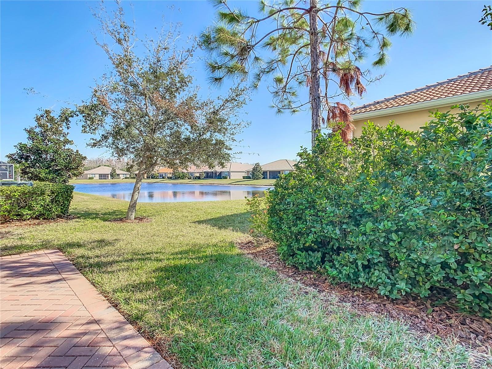 VALENCIA LAKES - Residential