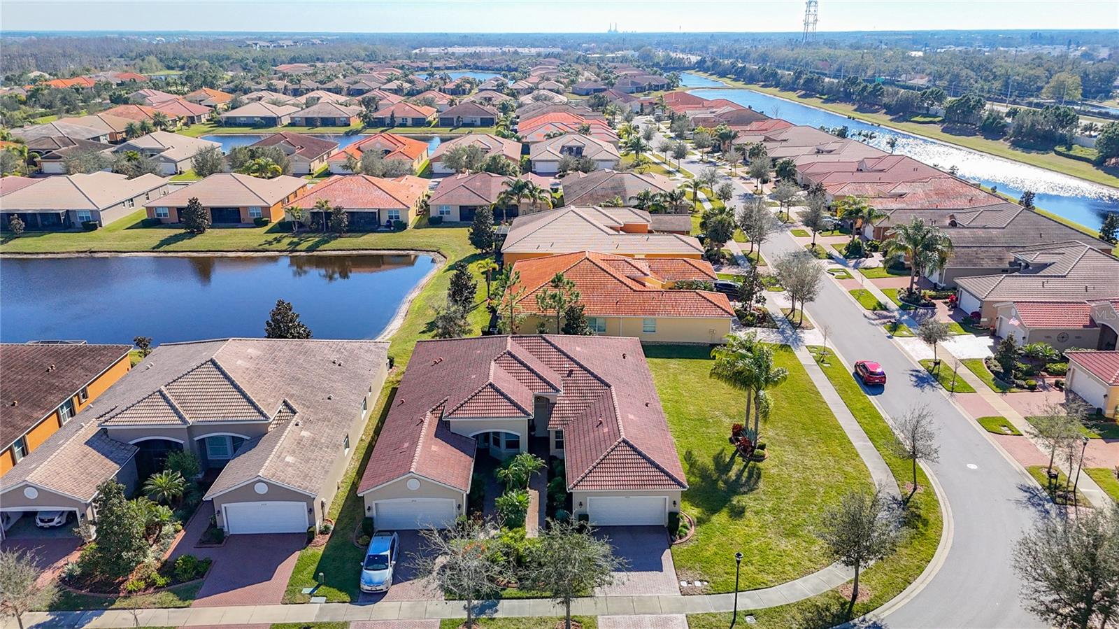 VALENCIA LAKES - Residential