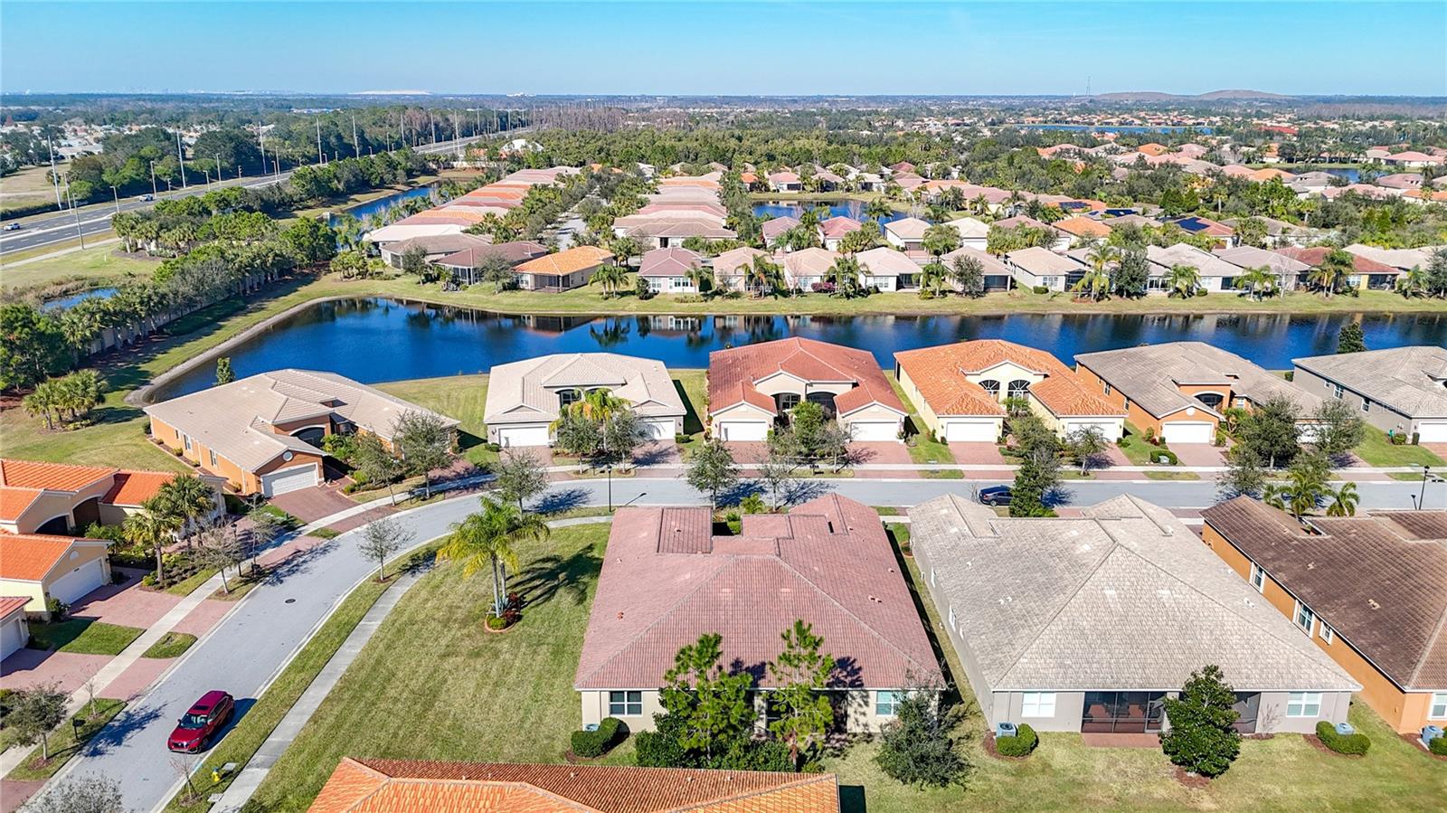 VALENCIA LAKES - Residential