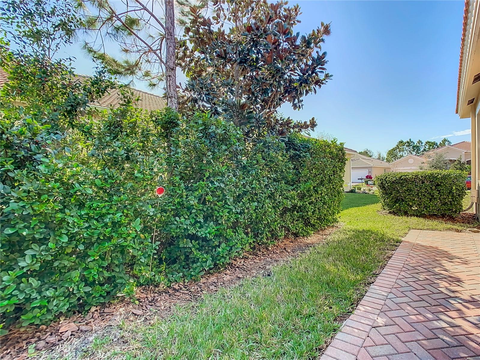 VALENCIA LAKES - Residential