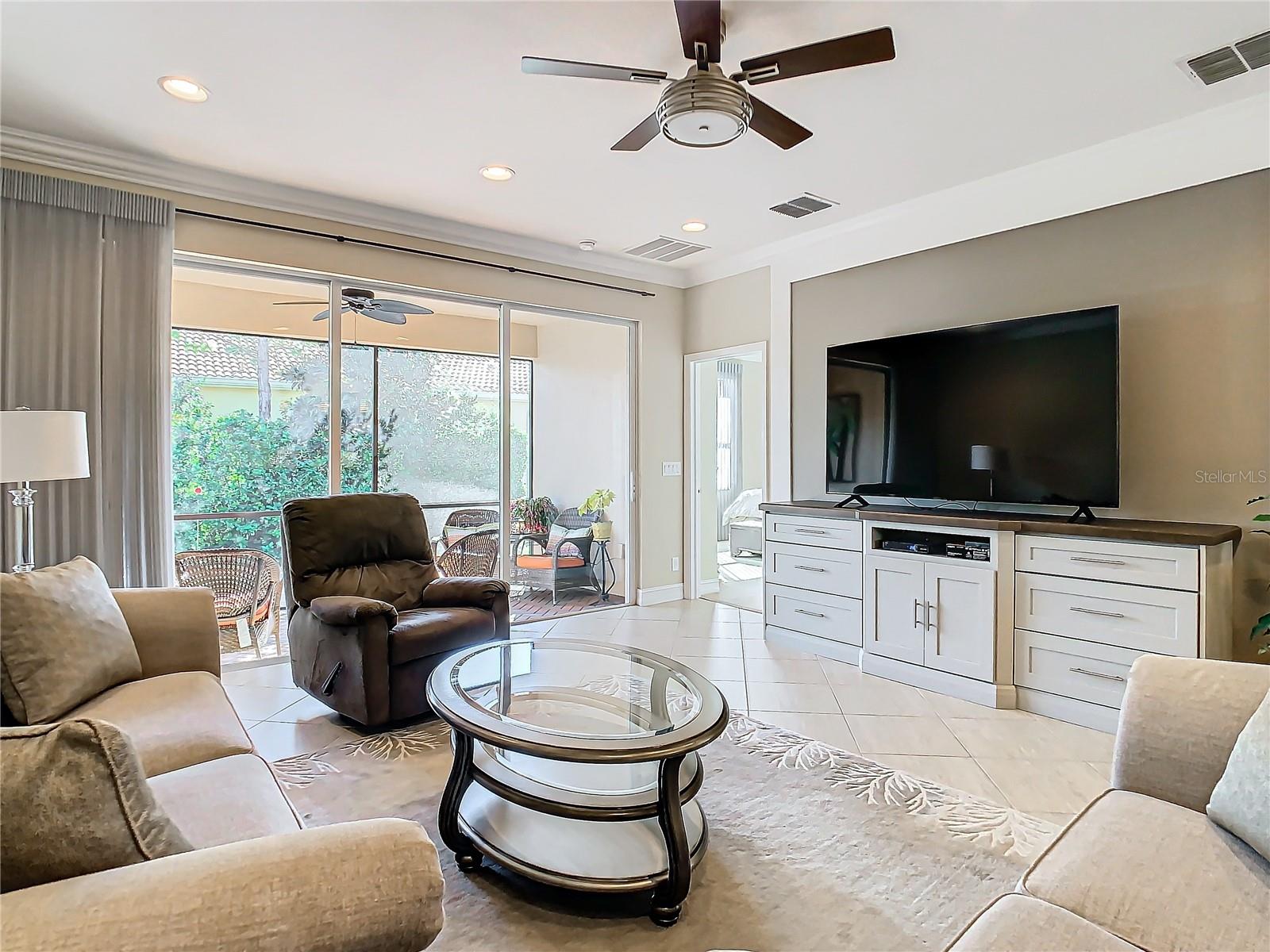 VALENCIA LAKES - Residential