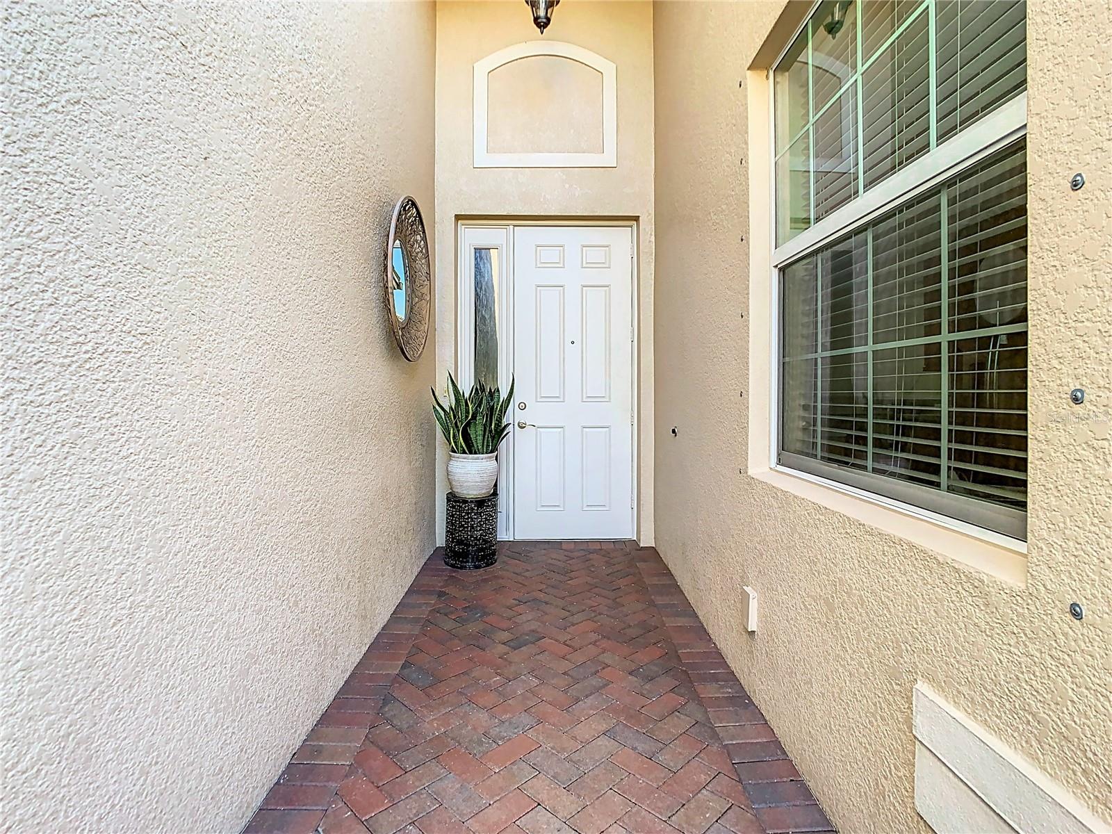 VALENCIA LAKES - Residential