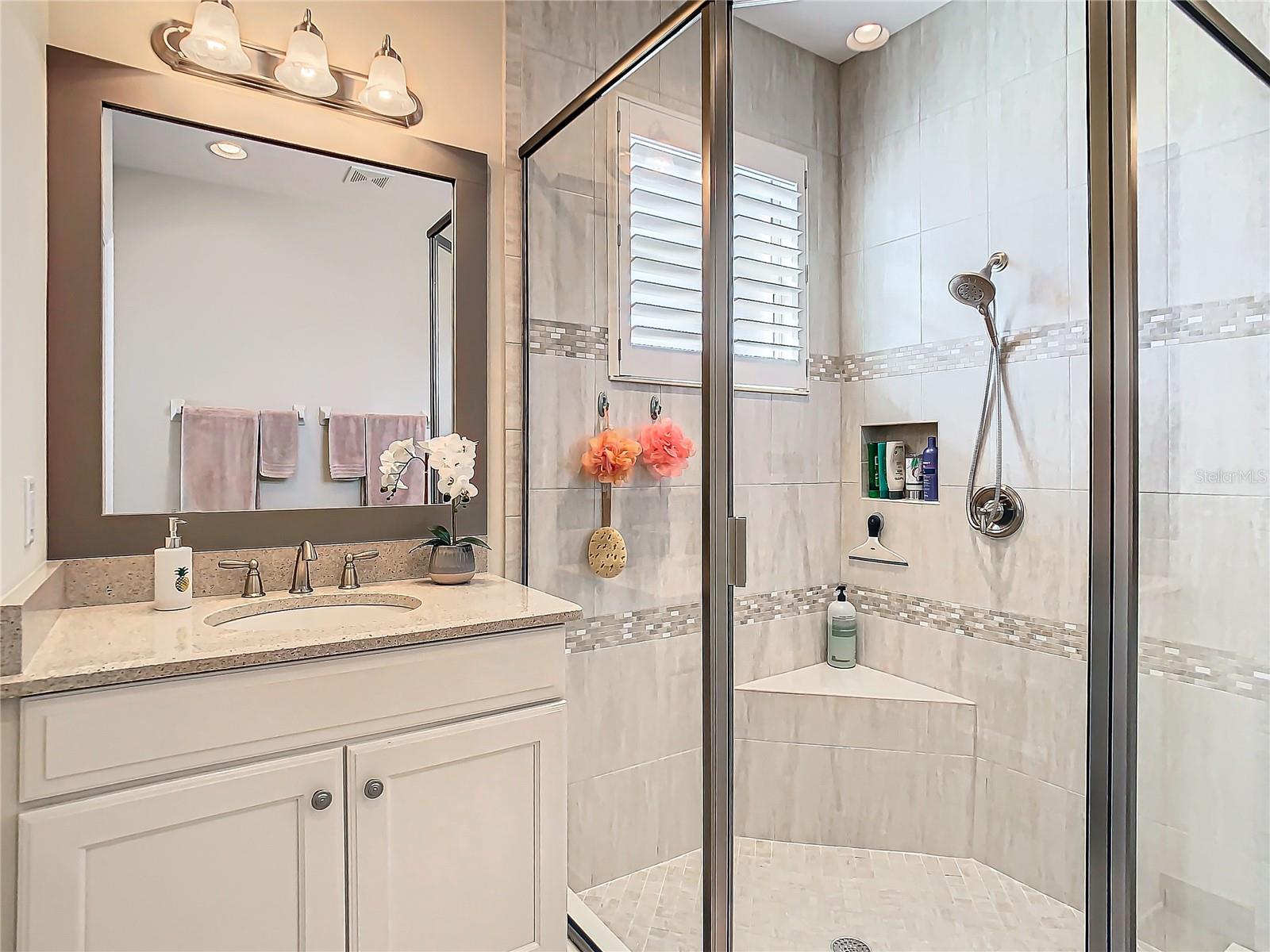 VALENCIA LAKES - Residential