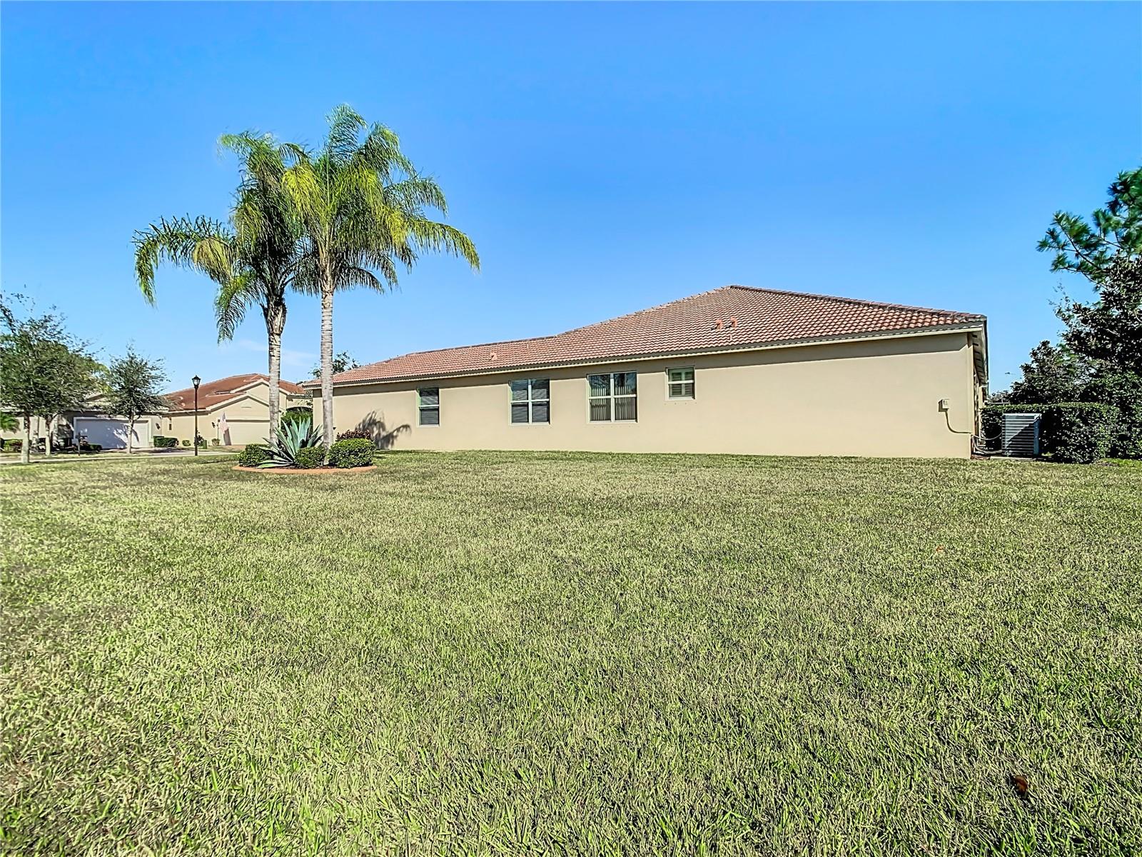 VALENCIA LAKES - Residential
