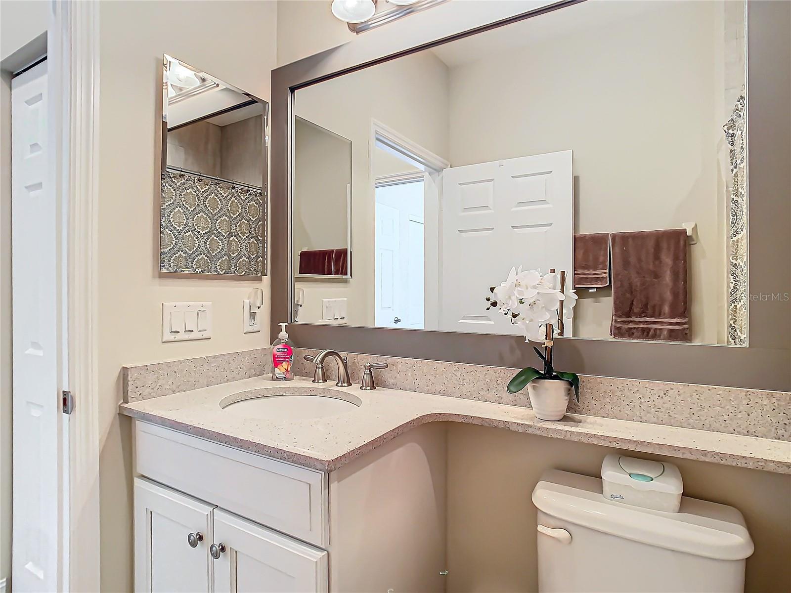 VALENCIA LAKES - Residential