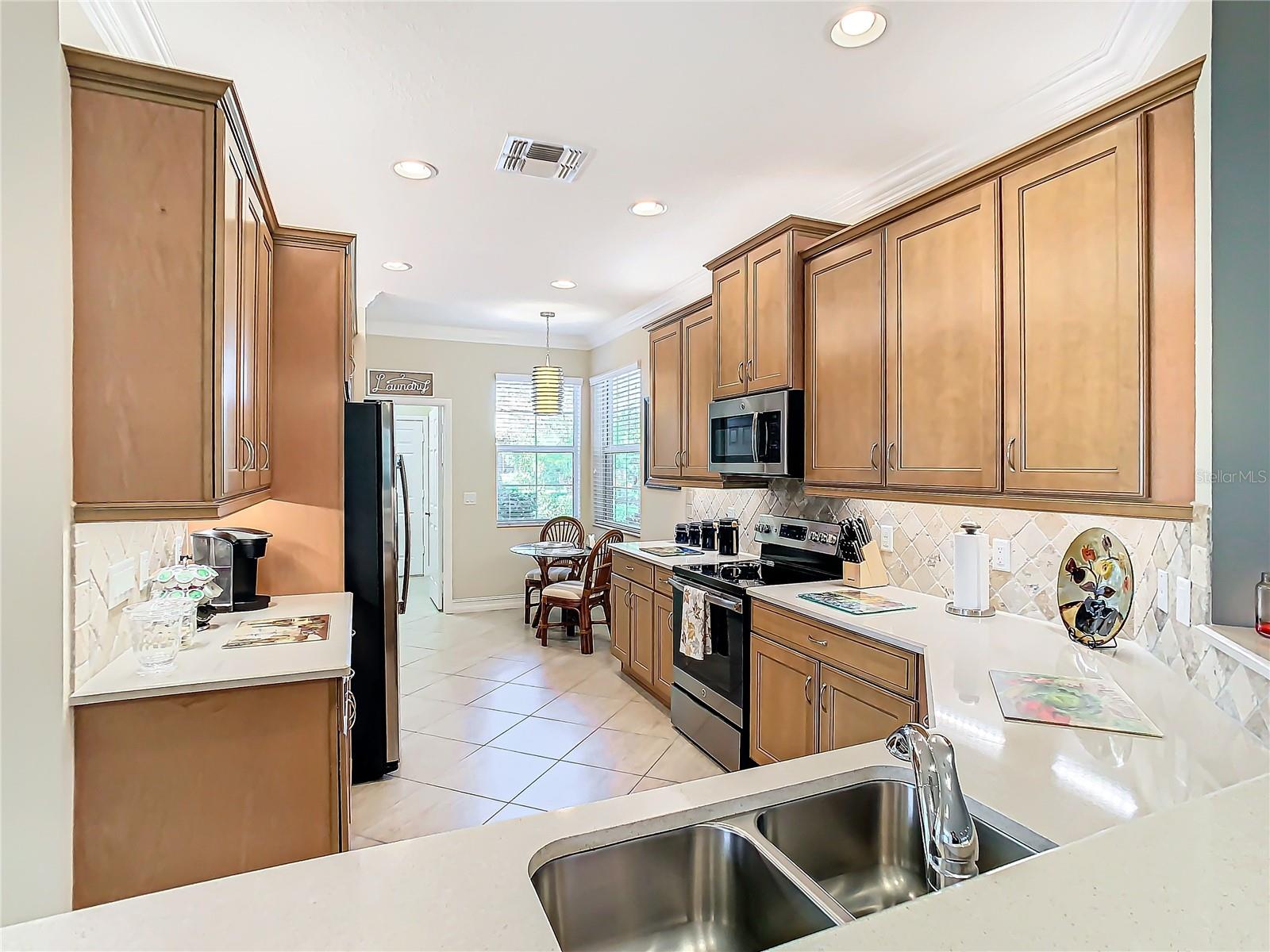 VALENCIA LAKES - Residential