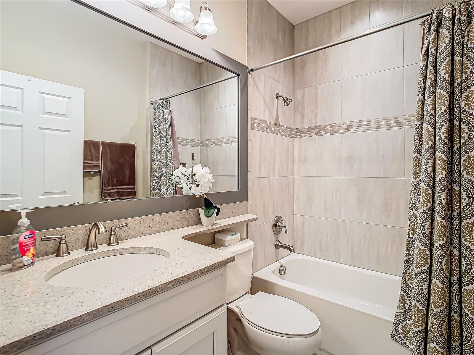 VALENCIA LAKES - Residential