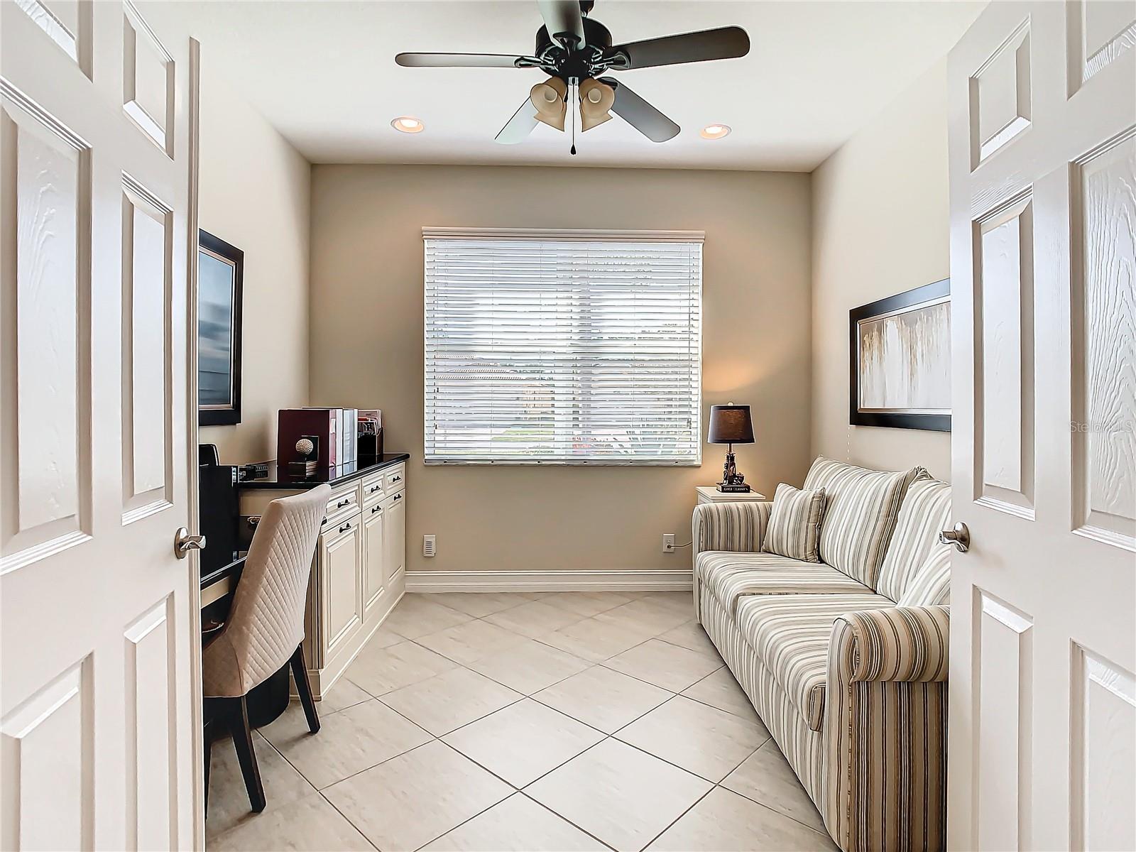VALENCIA LAKES - Residential