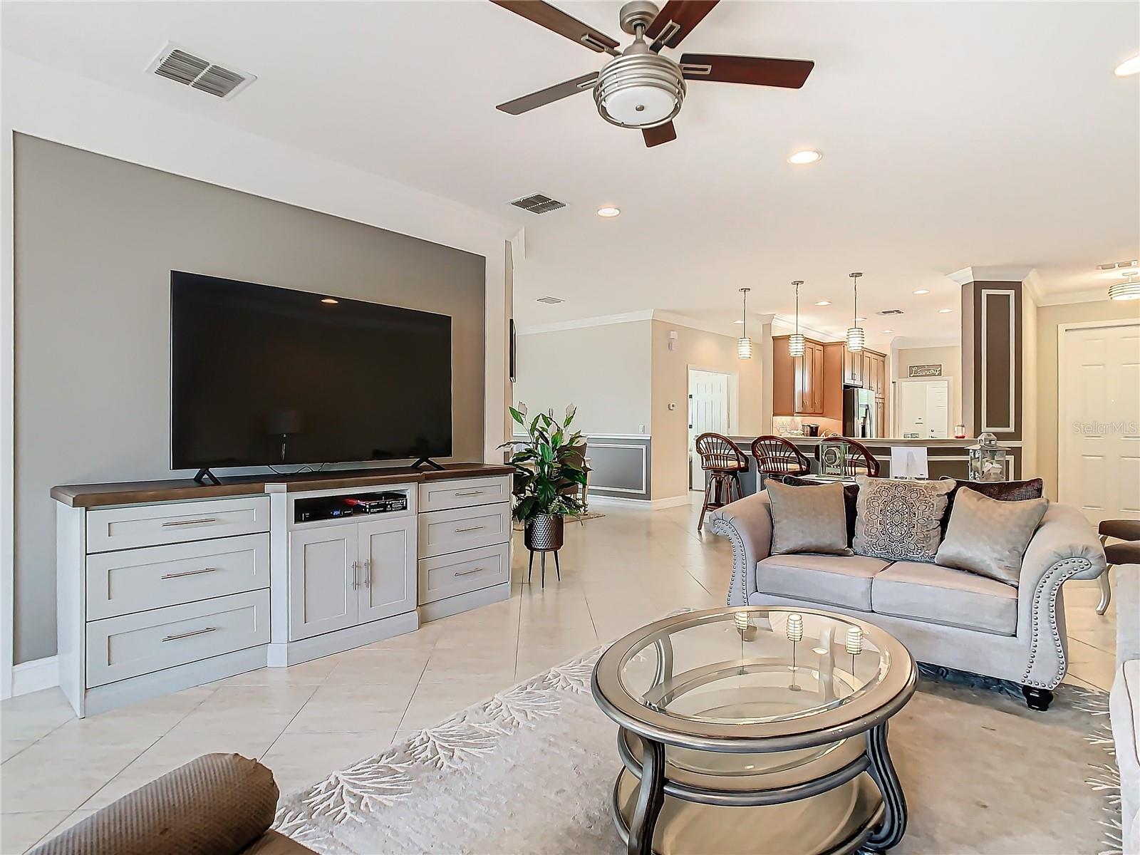 VALENCIA LAKES - Residential