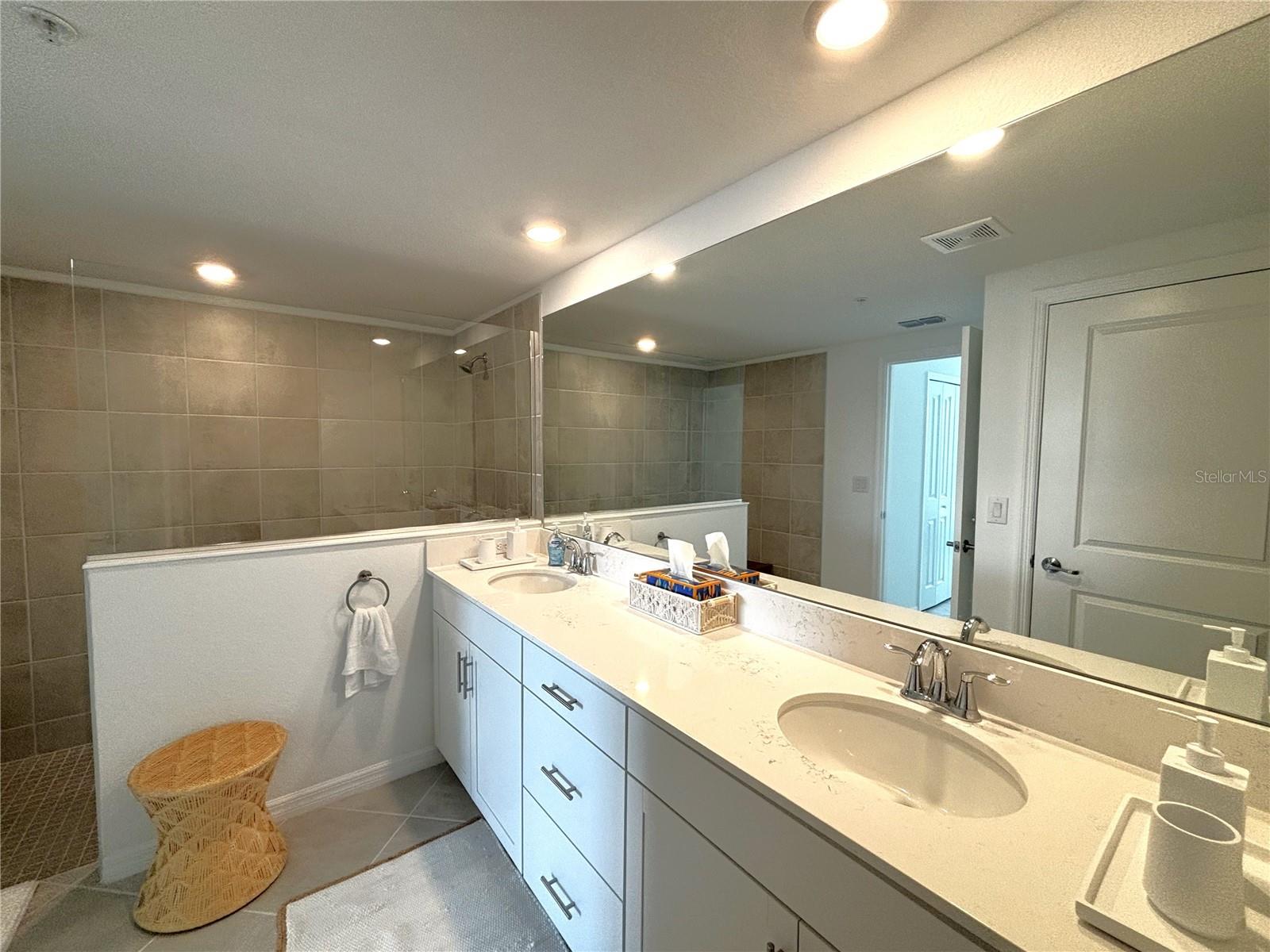 WELLEN PARK GOLF & COUNTRY CLUB - Residential Lease