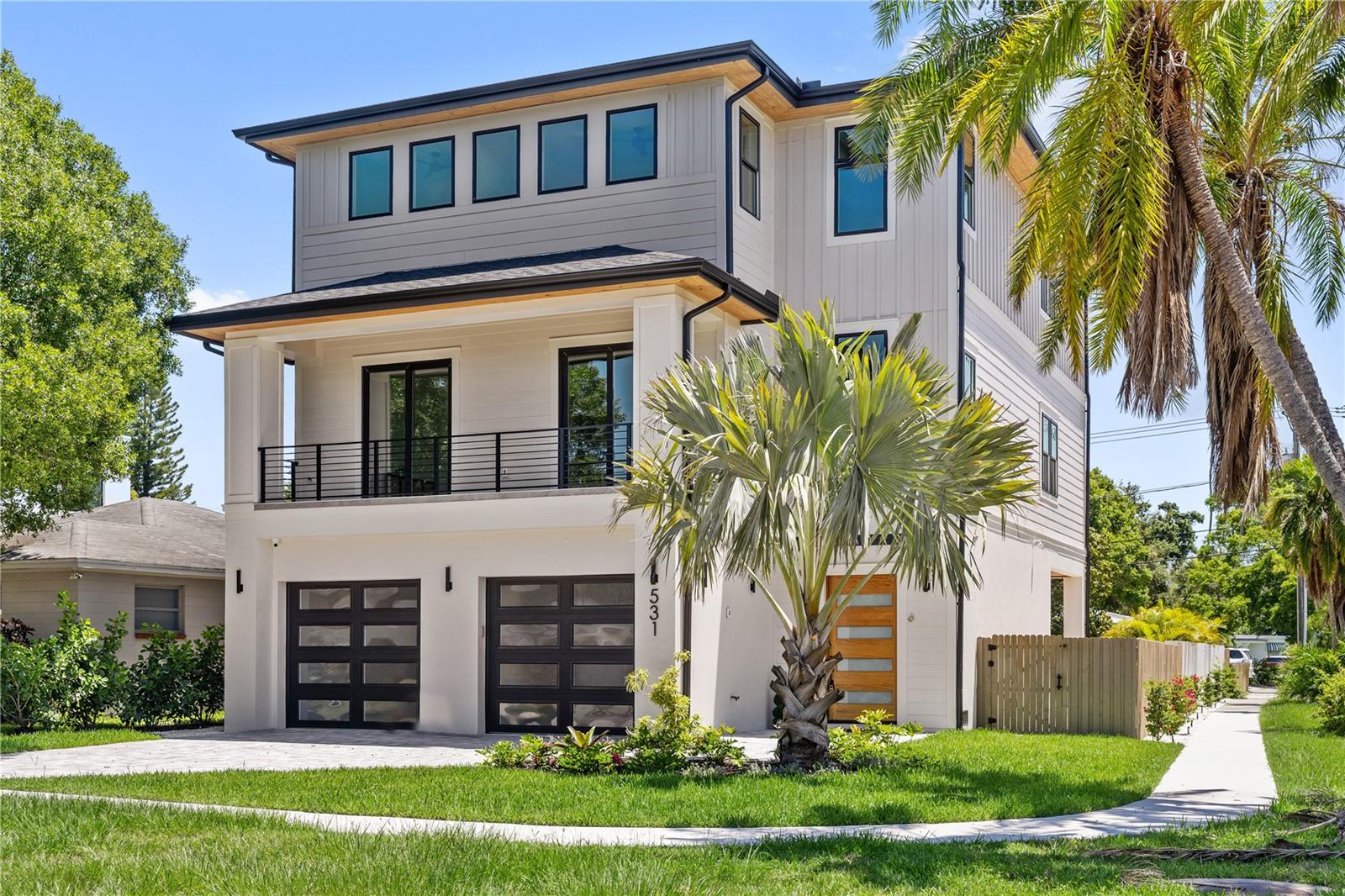 DAVIS ISLANDS PB10 PG52 TO 57 - Residential