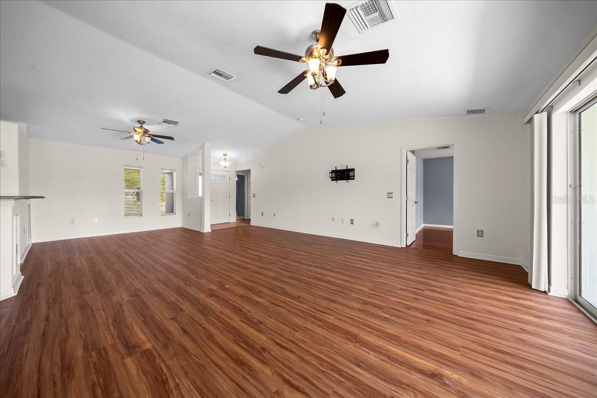 SUMMERGLEN - Residential