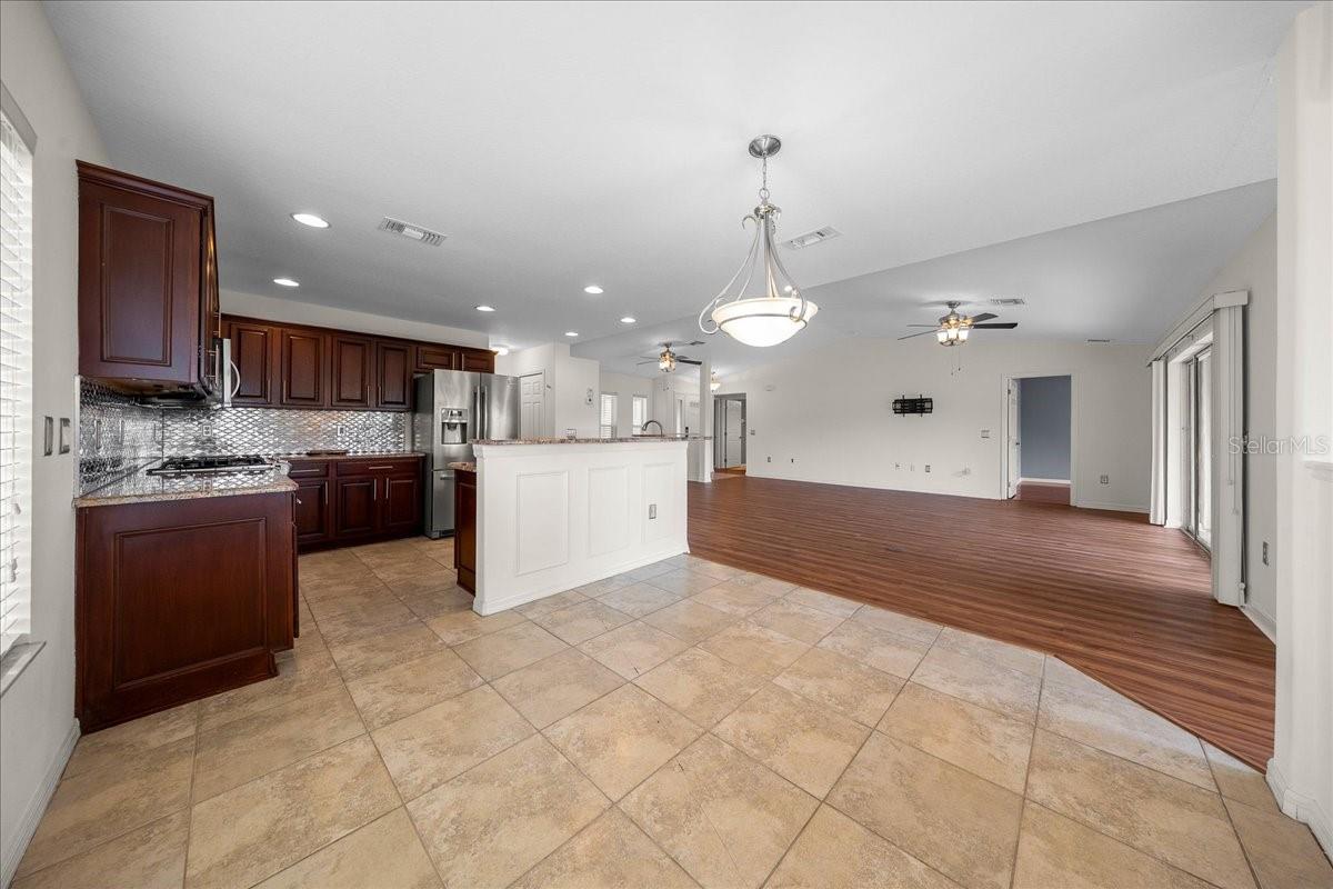 SUMMERGLEN - Residential