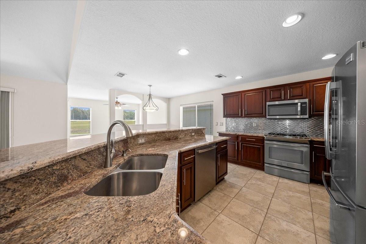 SUMMERGLEN - Residential