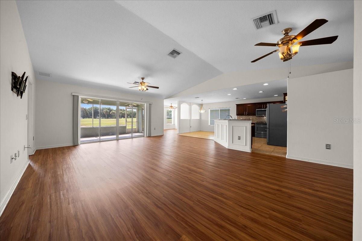 SUMMERGLEN - Residential