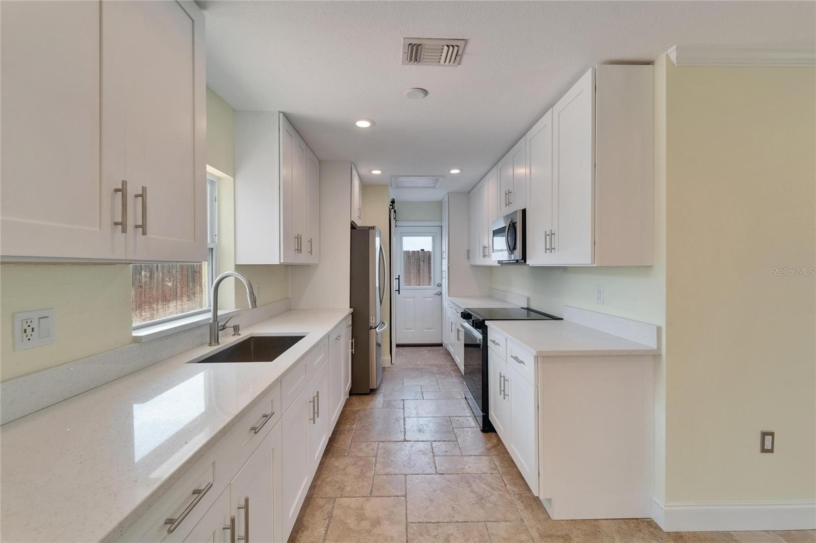 BAY CREST PARK UNIT 01 - Residential
