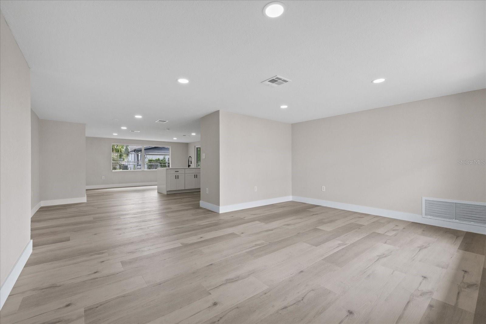 EMBASSY HILLS - Residential