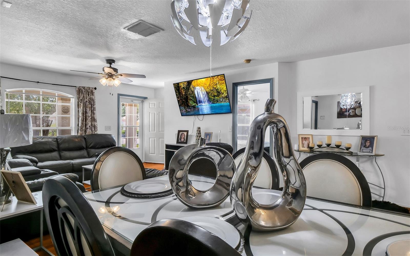RIVER MANOR - Residential