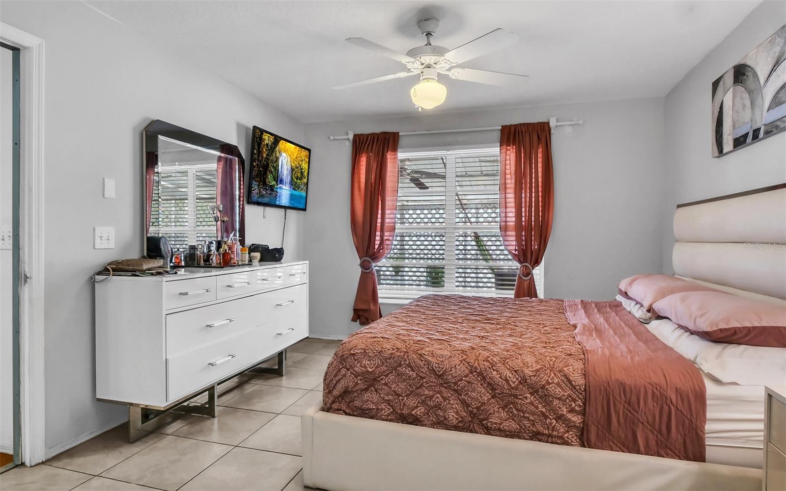 RIVER MANOR - Residential