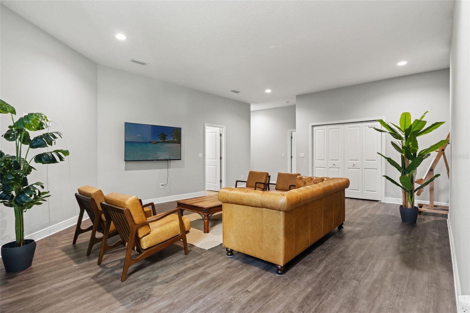 OAKS AT LIVINGSTON - Residential