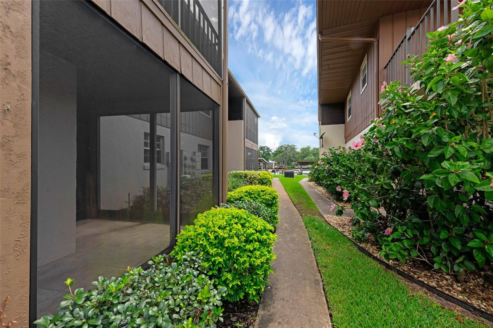JUNGLE DEN VILLAS PH 05 CONDO - Residential