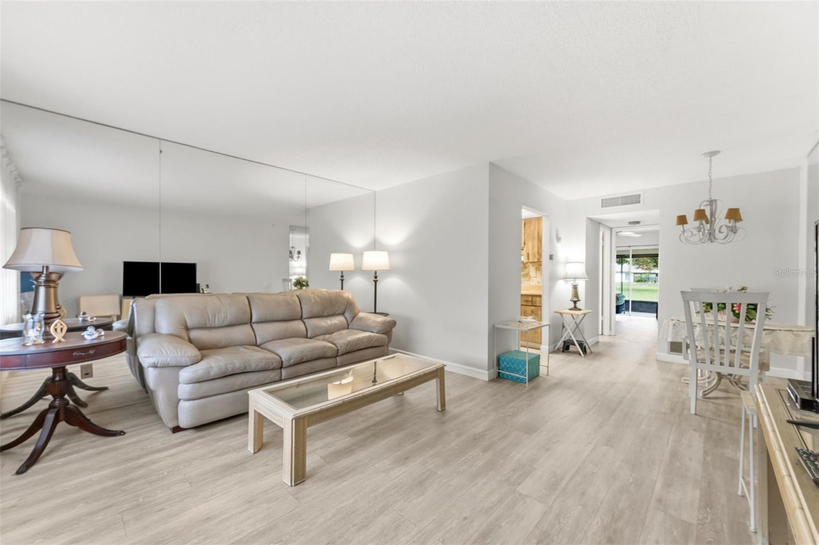 HILL CREST VILLAS - Residential