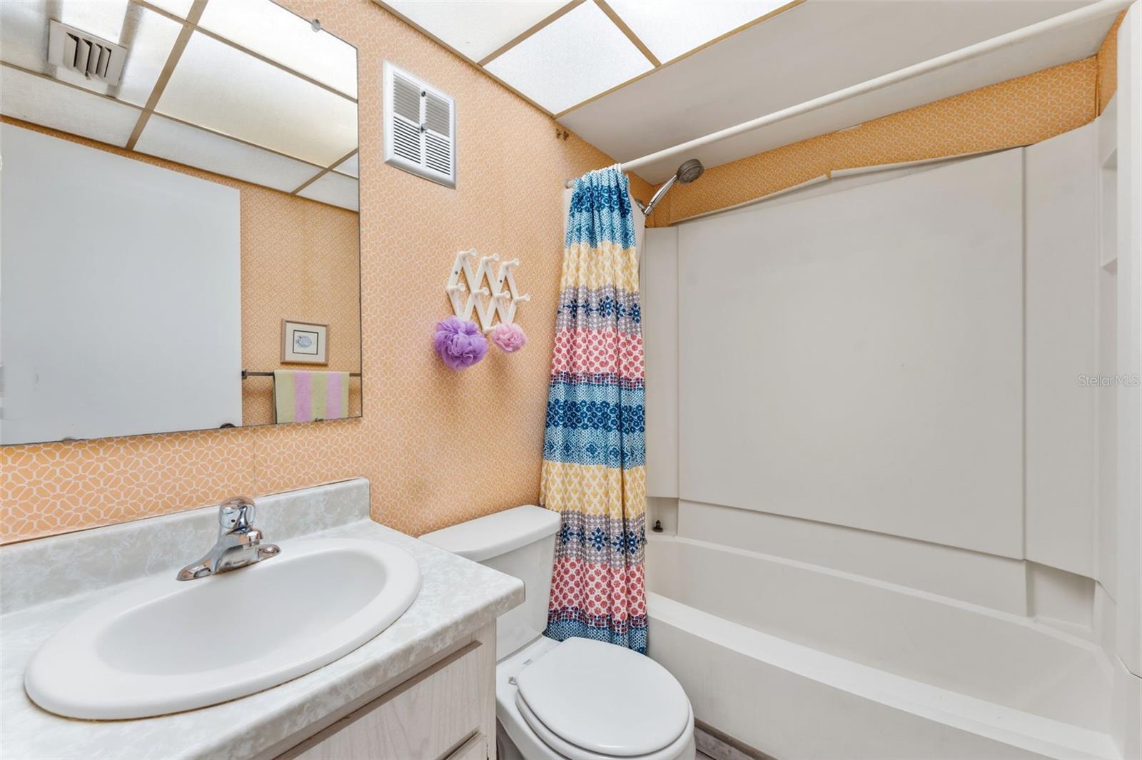 HILL CREST VILLAS - Residential