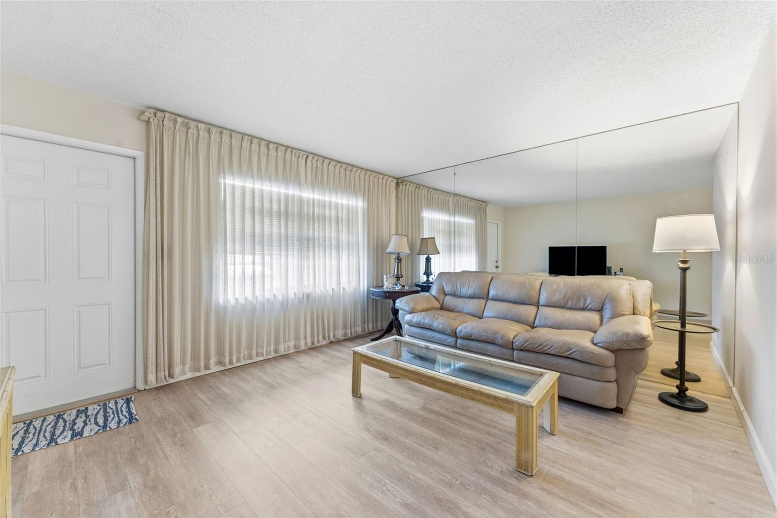 HILL CREST VILLAS - Residential