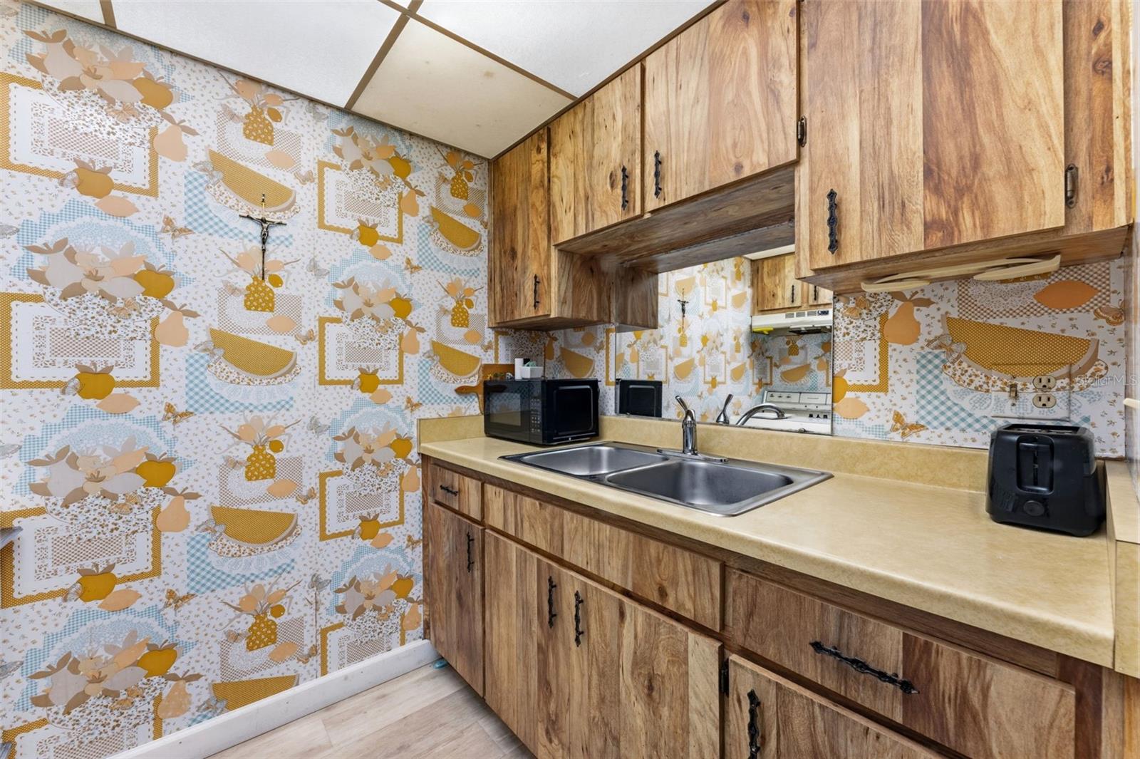 HILL CREST VILLAS - Residential