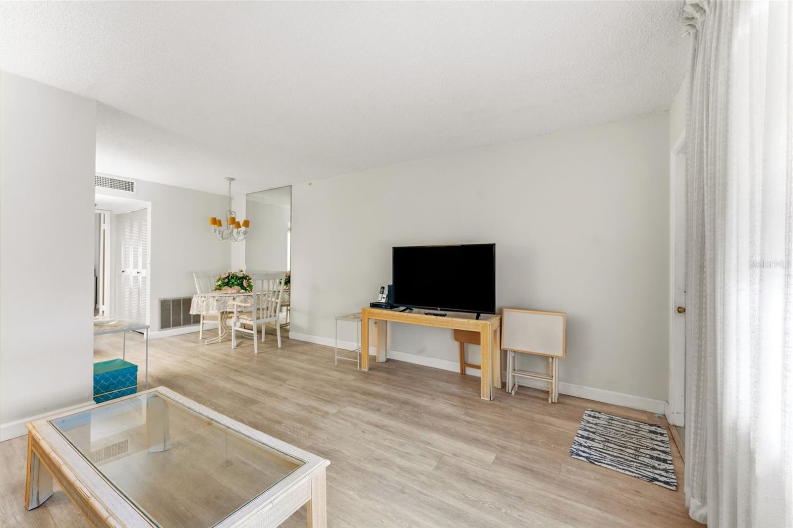 HILL CREST VILLAS - Residential
