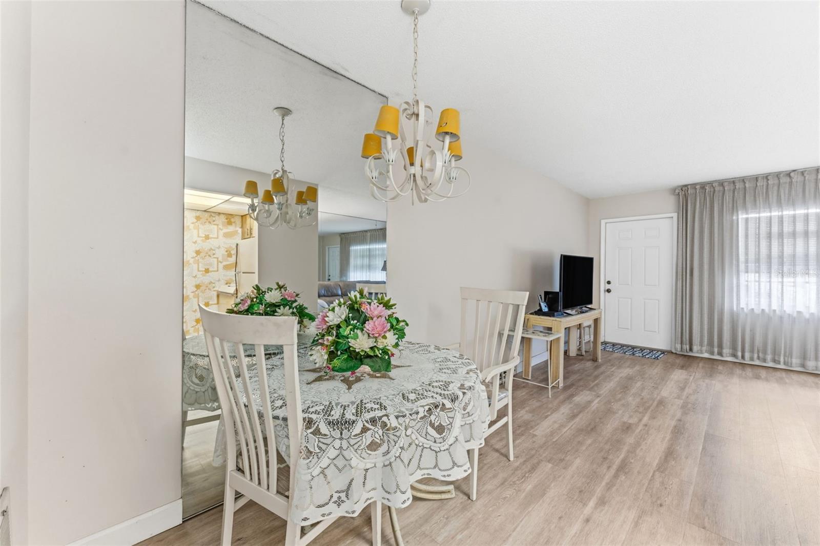 HILL CREST VILLAS - Residential