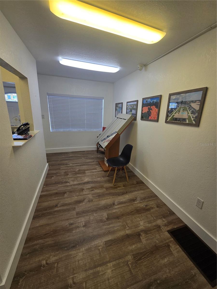 CENTRAL PARK - Commercial Sale