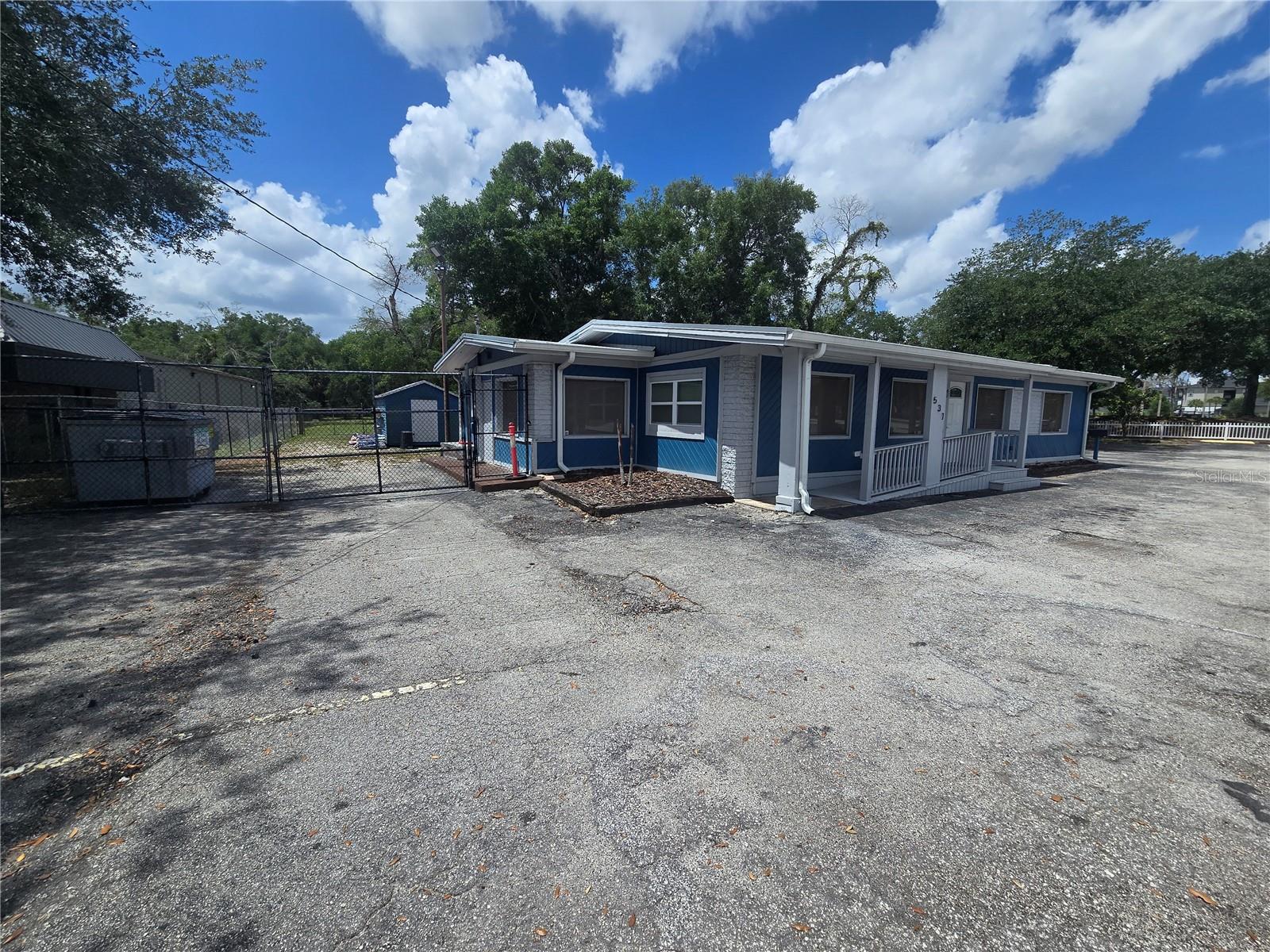 CENTRAL PARK - Commercial Sale