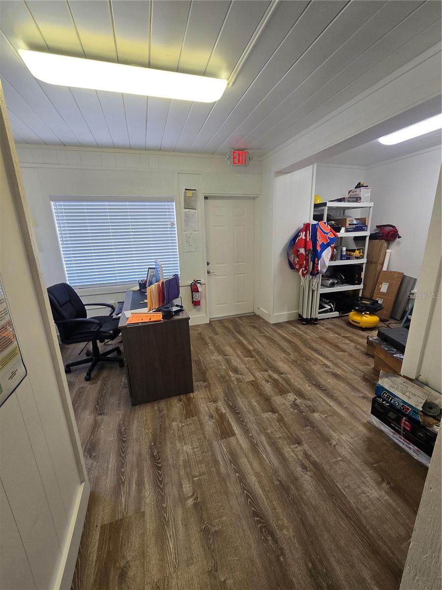 CENTRAL PARK - Commercial Sale