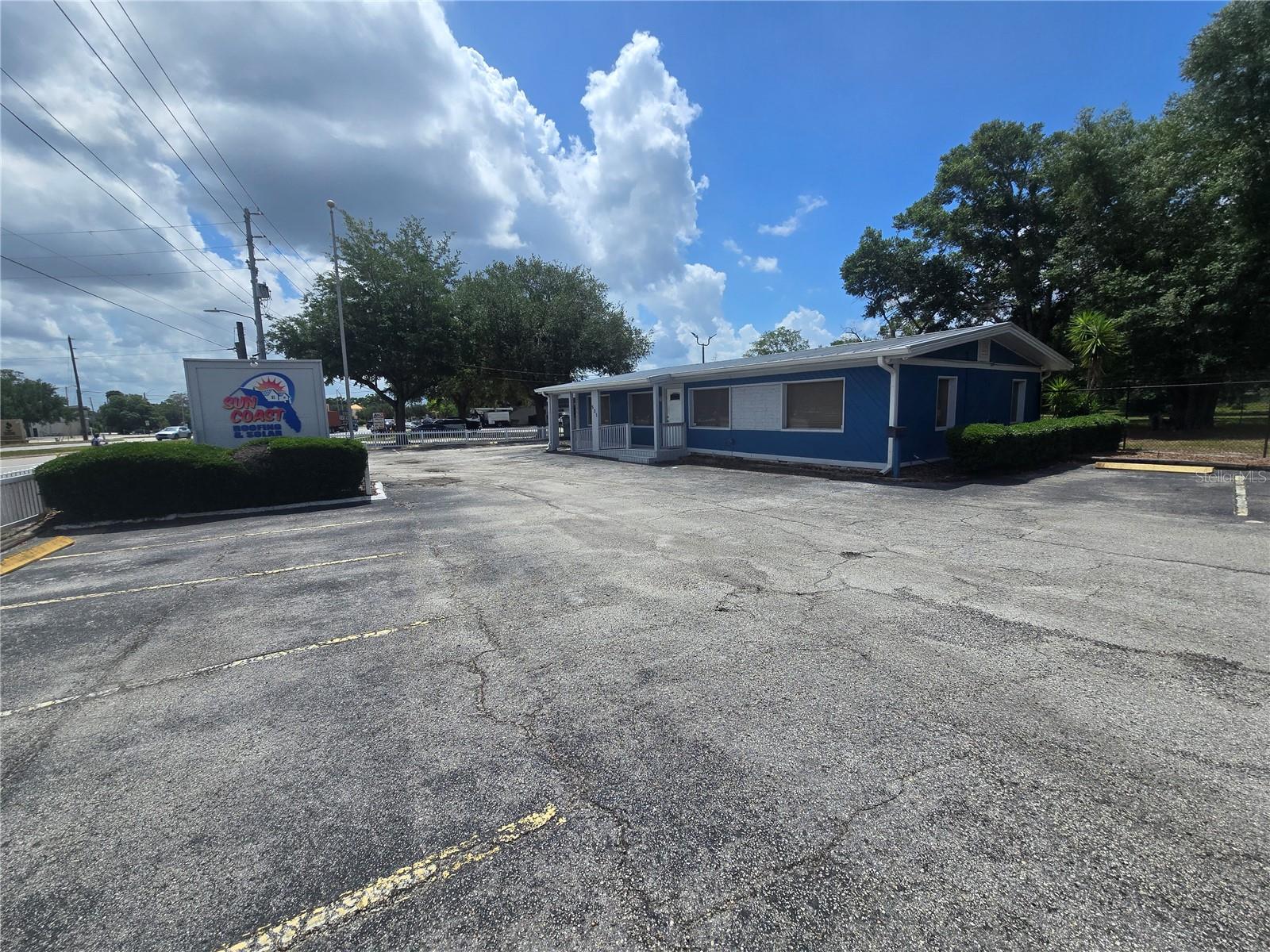 CENTRAL PARK - Commercial Sale