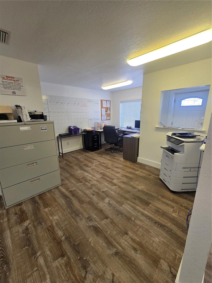 CENTRAL PARK - Commercial Sale
