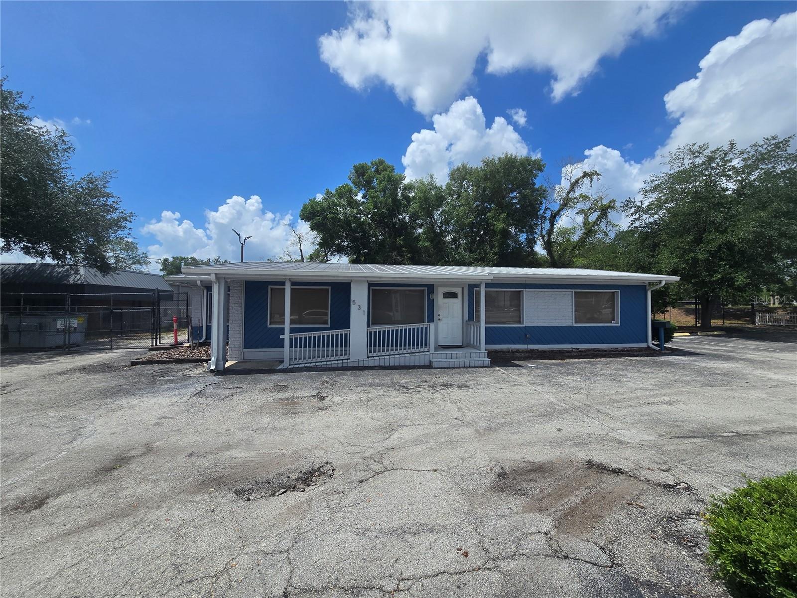 CENTRAL PARK - Commercial Sale