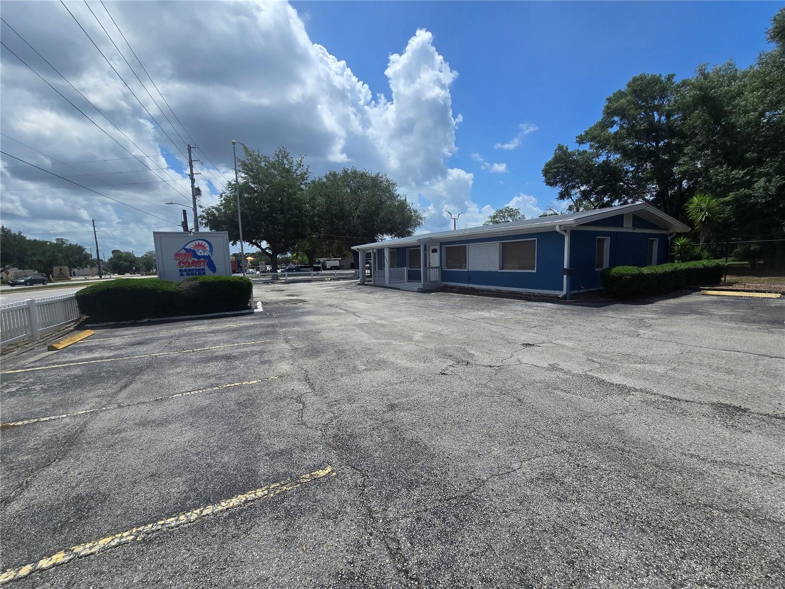 CENTRAL PARK - Commercial Sale