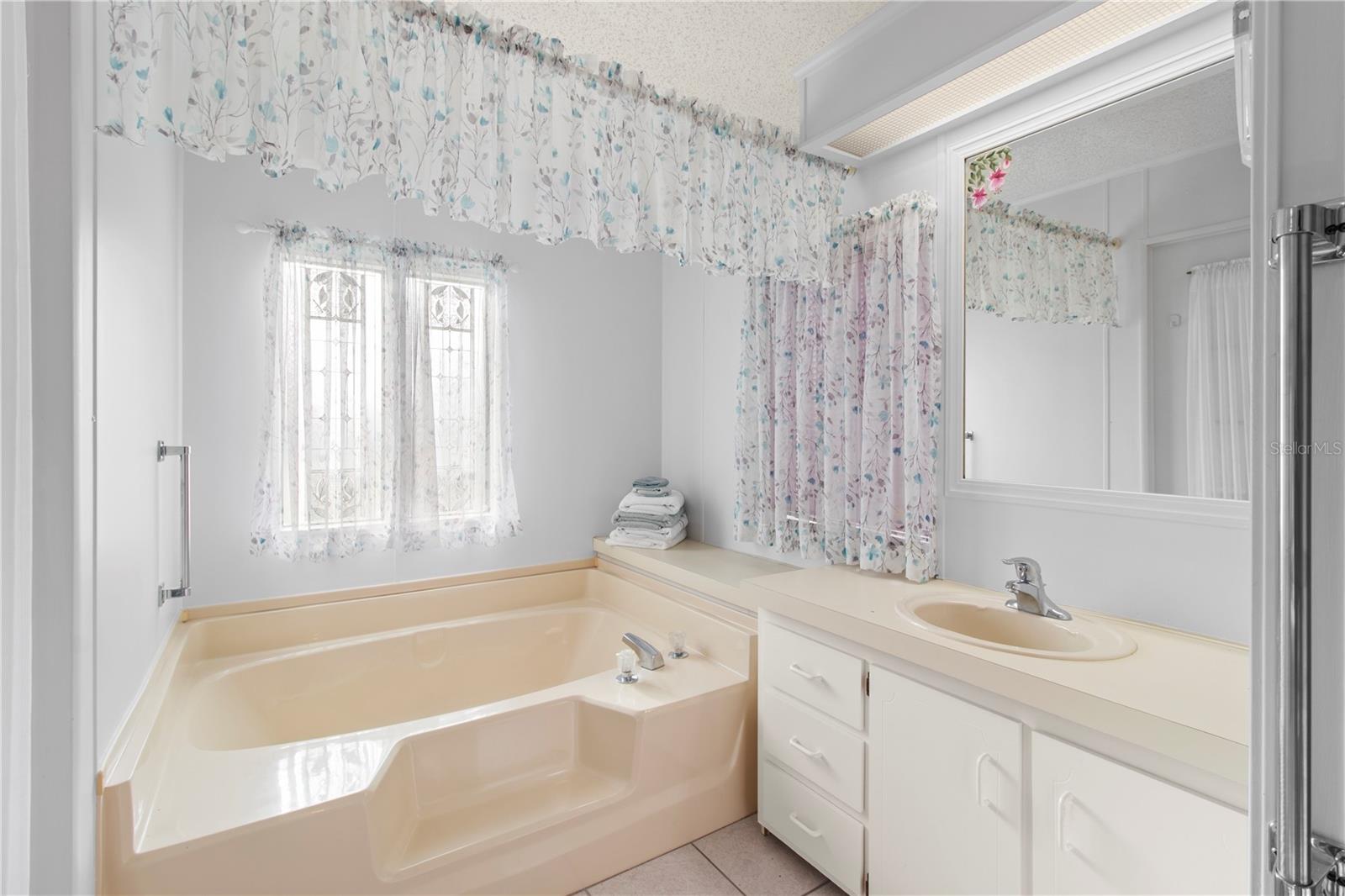 RIDGEWOOD OAKS PH IV - Residential