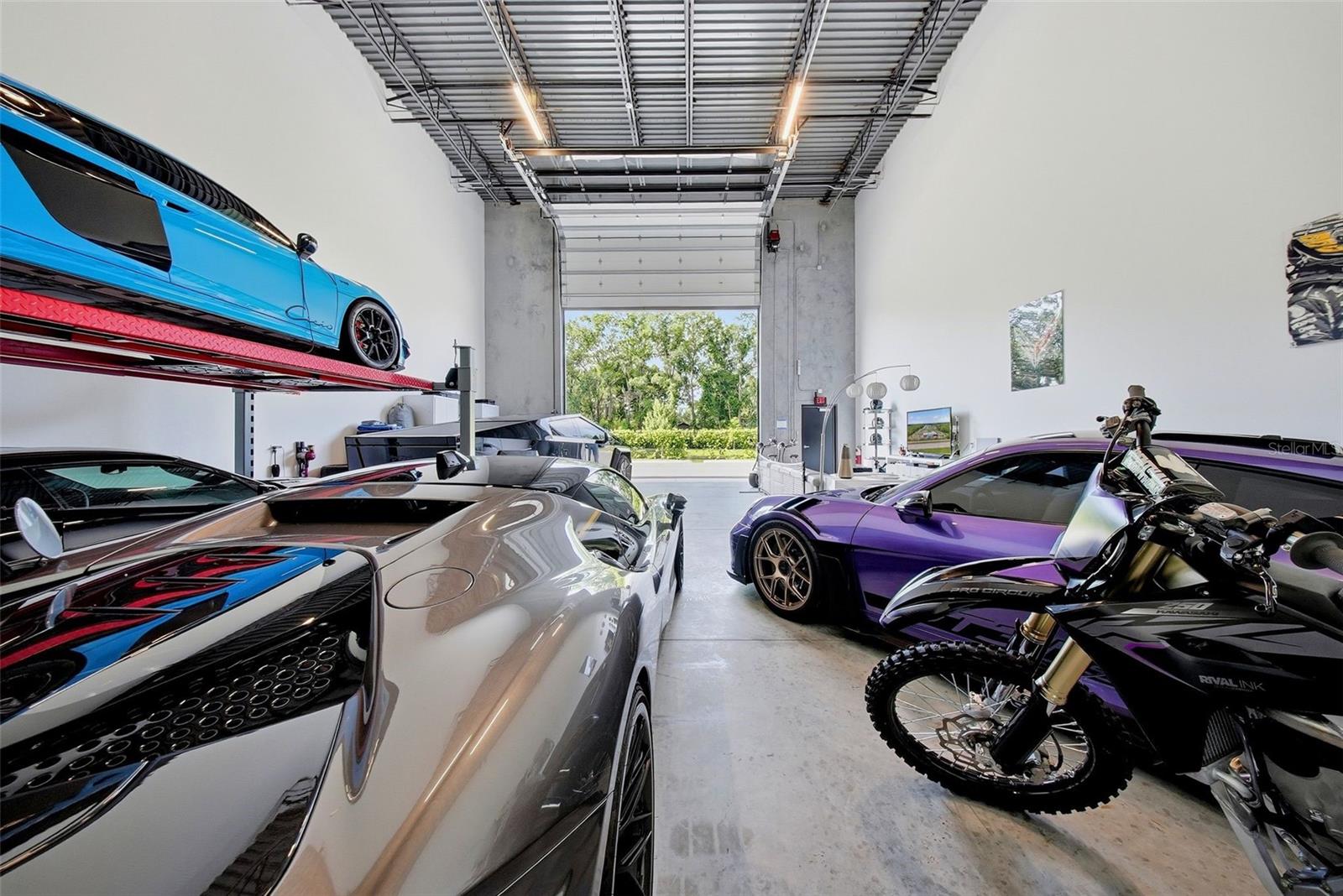 MOTOR ENCLAVE PH 1 - Commercial Sale