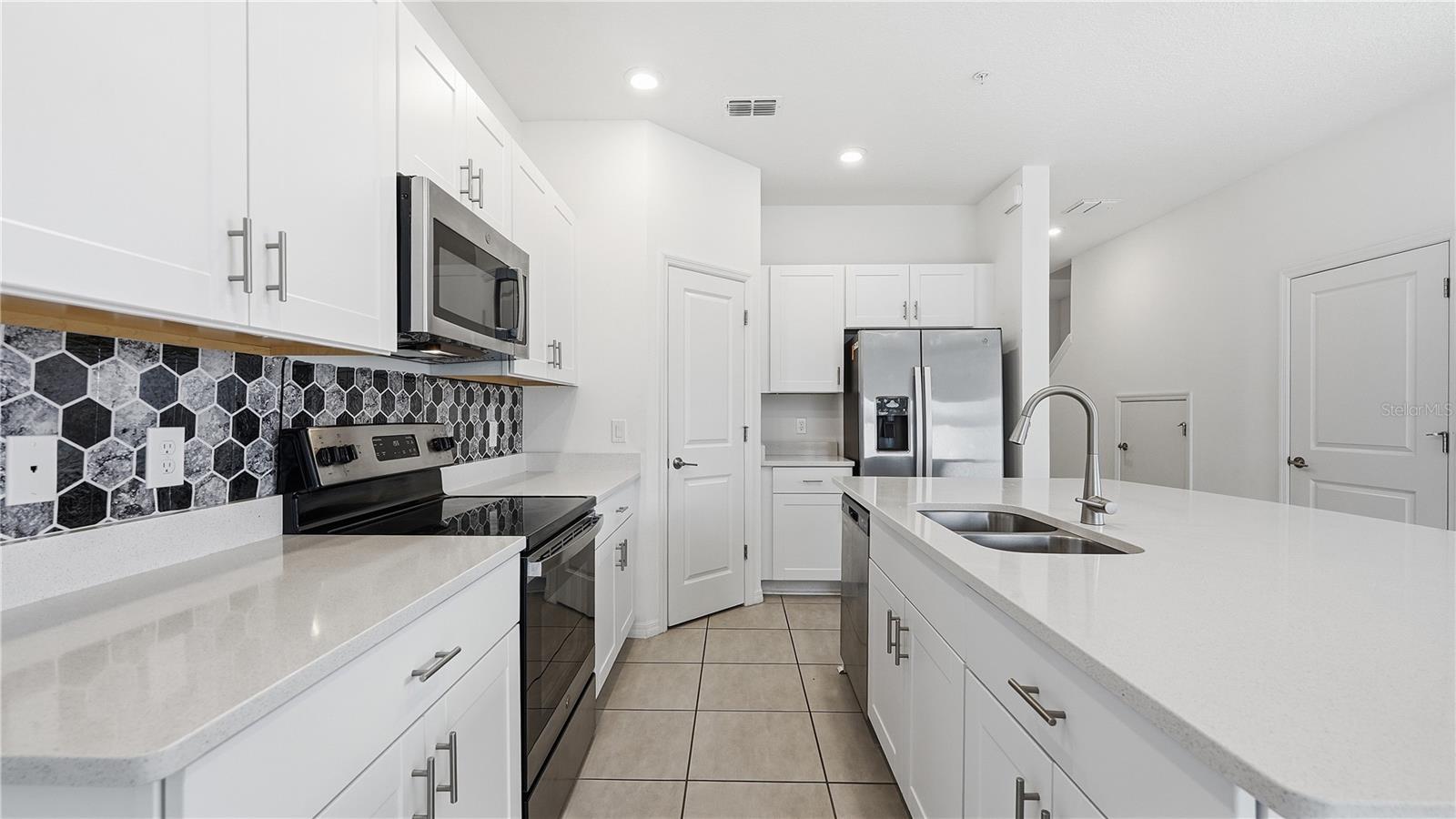 THE TOWNHOMES AT ANTHEM PARK - Residential
