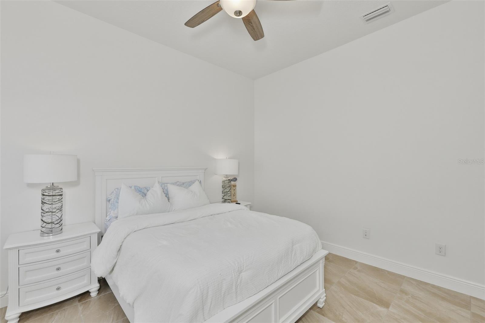 SEVEN OAKS - Residential